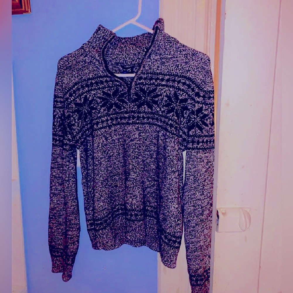 Snowflake sweater black and grey zipper super cute